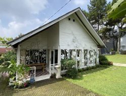 Villa Blok J Putih – Sewa Villa Istana Bunga Lembang untuk 20 Orang