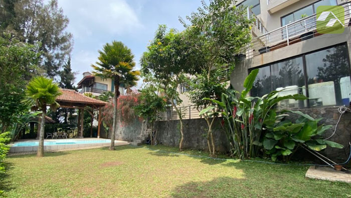 Villa Lord Residence, Villa Rombongan Lembang, Halaman yang luas
