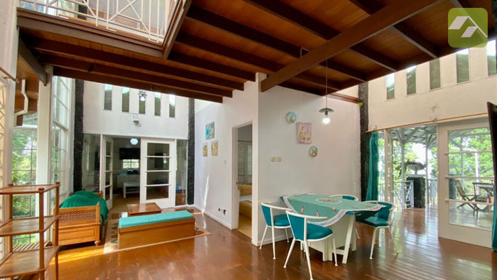 Villa Tower, Sewa Villa Murah Istana Bunga Lembang, 20 orang