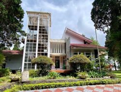 Villa Tower – Sewa Villa 4 Kamar Murah Lembang untuk 20 Orang